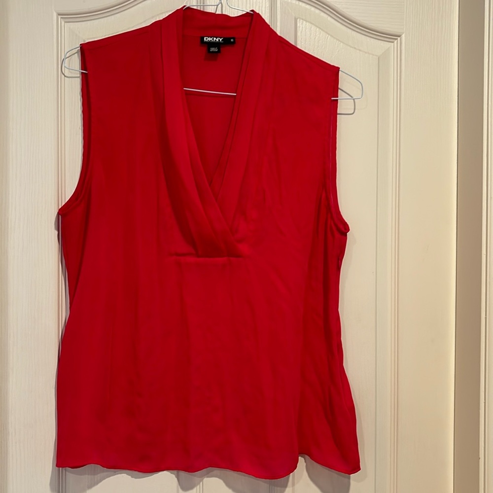 🌸Buy 3 for $15🌸 DKNY tank, size 16